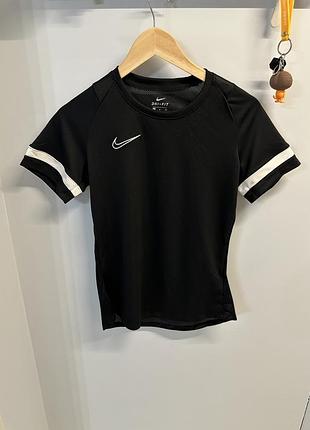 Мальчишка спортивная футболка nike