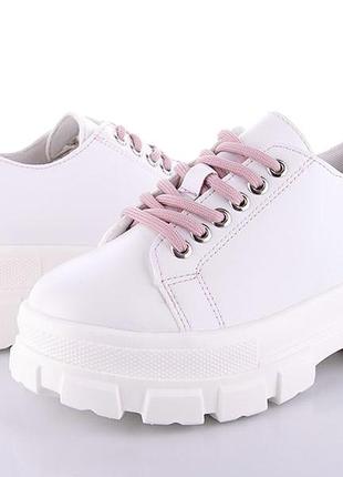 Базовые качественные белые женские кроссовки из эко-кожи