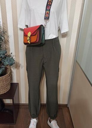 Брюки джоггеры цвета хаки. бренд janina 46 размер эвропейский