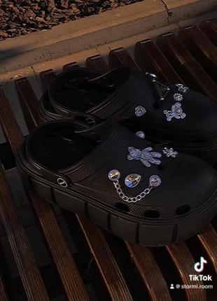 Крутые женские кроксы вместе с джибитсами . crocs / сабо9 фото