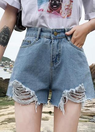 Женские джинсовые шорты с рваными краями голубые м