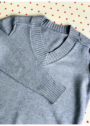 Модний светр з v-подібним вирізом6 фото
