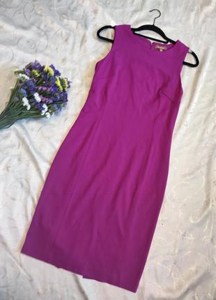 Платье цвета фуkсии
