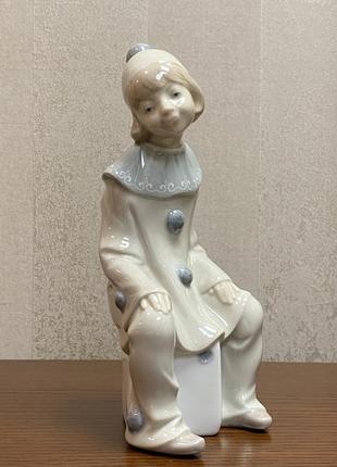 Фарфоровая статуэтка lladro «девочка-клоун с кубиком».6 фото