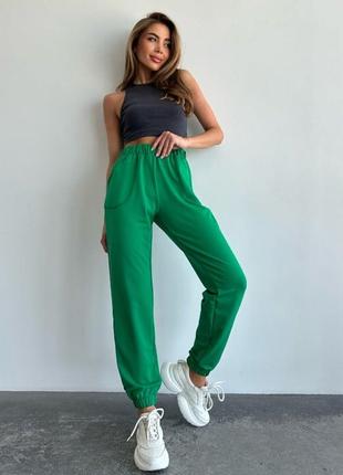 Зеленые спортивные штаны модели джоггер1 фото