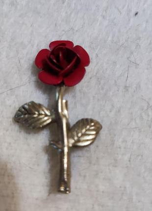 Мила вінтажна брошка