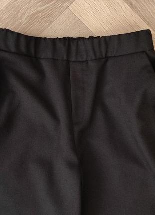 New look черные брюки на резинке с лампасами7 фото