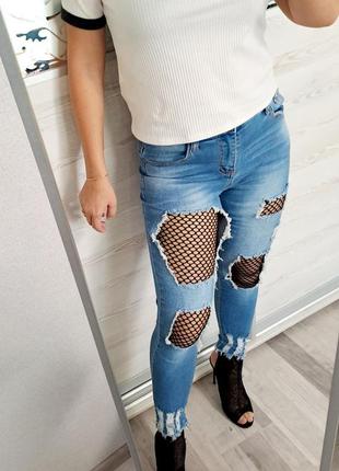 Джинсы скинни с дырками и серохочкой