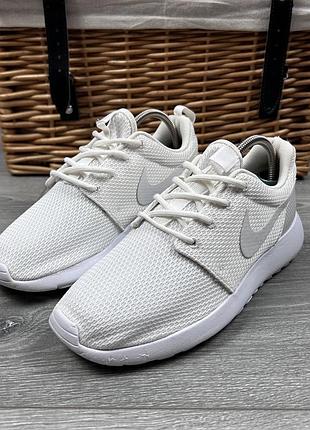 Женские оригинальные кроссовки nike roshe one