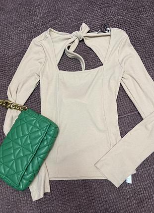 Шикарная кофточка с открытой спинкой