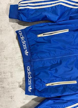 Легендарный стиль: синяя курточка adidas originals4 фото