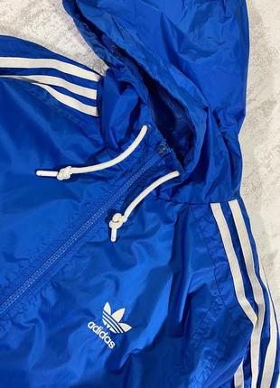 Легендарный стиль: синяя курточка adidas originals7 фото