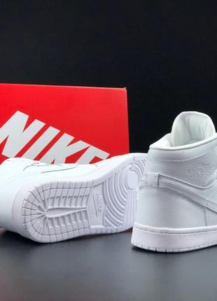 Чоловічі демісезонні високі кросівки nike air jordan білі3 фото