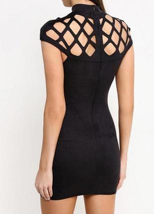 Стильное черное короткое платье в обтяжку с вырезами ромбами s2 фото