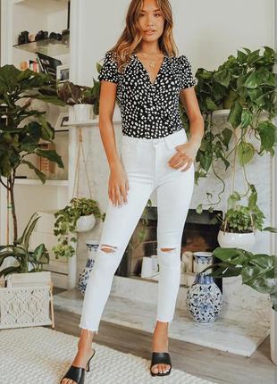 Боді на зав'язці з боку