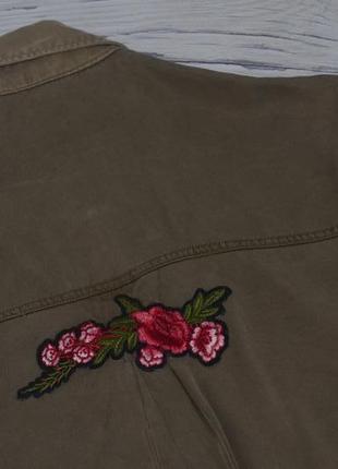 М - l фірмова жіноча джинсова сорочка блуза блузка з нашивкою квіти bershka8 фото