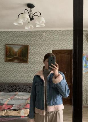 Джинсовка з в рожевими ставками