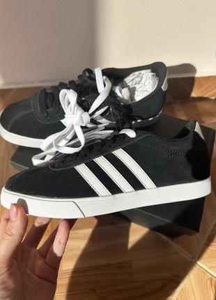 Кросівки adidas 36