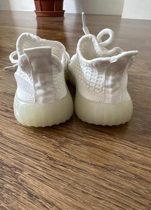 Дитячі спортивні кросівки