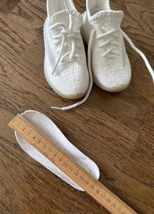 Дитячі спортивні кросівки