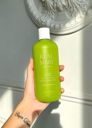 Шампунь для глибокого очищення волосся та шкіри голови rated green real mary cold brewed rosemary exfoliating scalp shampoo 400 ml