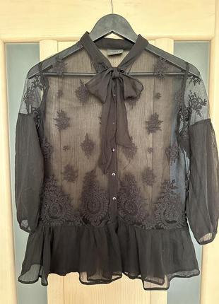Блузка чорна з бантом