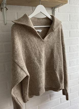 Оверсайз свитер с воротником 4