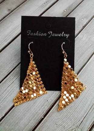 Серьги  в форме золотой кольчуги