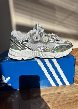 Кросівки adidas 37