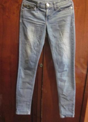 Нежно-голубые джинсы levis размер 29.