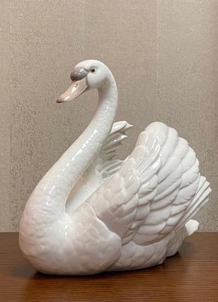 Фарфоровая статуэтка lladro «лебедь».1 фото