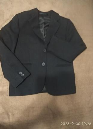 Пиджак черный для мальчика возраст 7,8 лет1 фото