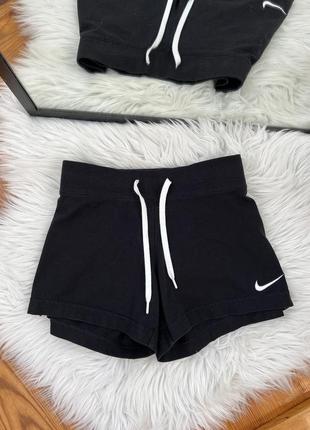 Черные спортивные шорты nike