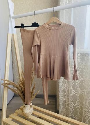 Стильный костюм в рубчик, кофточка и лосины на 5-6 лет