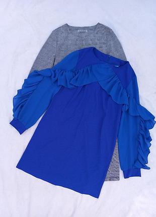 Стильное свободное платье электрик с рюшами