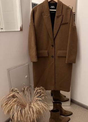 Идеальное плотное пальто от бренда zara. на весну, осень