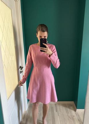 Розовое шерстяное платье
