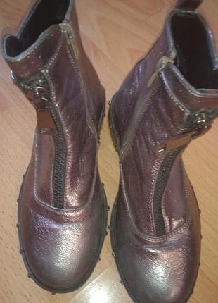 Деми ботинки 32 размера.