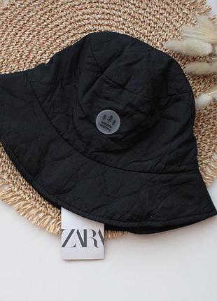 Стильна плащова стьобана панама zara
