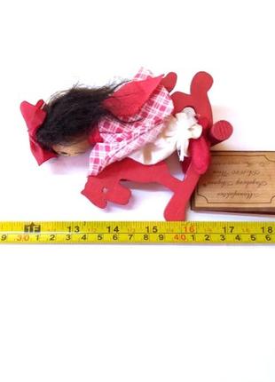 Лялька 13 см верхом на дерев'яній конячці, вінтажна лялька з етикеткою, дерев'яна лялька на коні6 фото