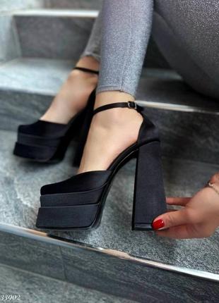 Шикарные женские демисезонные туфли на высоком каблуке2 фото