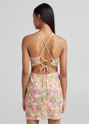 Платье с открытой спиной bershka