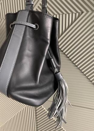 Шкіряна брендова сумка рюкзачок з китицями5 фото