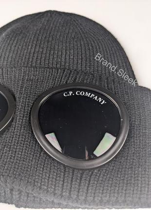 Чёрная шапка c.p company с линзами, с очками