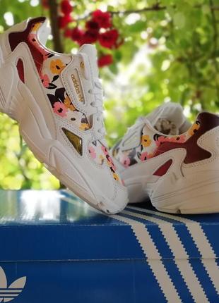 Кросівки відомого бренда "adidas falcon w" оригінал!1 фото