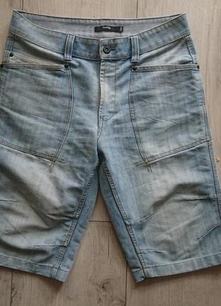 Голубые джинсовые шорты