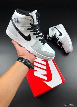 Чоловічі кросівки air jordan 1 mid light smoke grey white  / комбіновані всесезонні кросівки nike air jordan high gray black