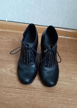 Кожаные женские ботинки