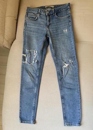 Джинсы с дырками zara