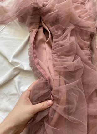Розовое платье с декольте4 фото